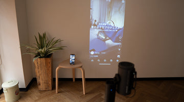 【レビュー】JMGO PicoPlay+|世界初縦モード搭載!間接照明にもなる回転ボトル型モバイルプロジェクター使ってみた