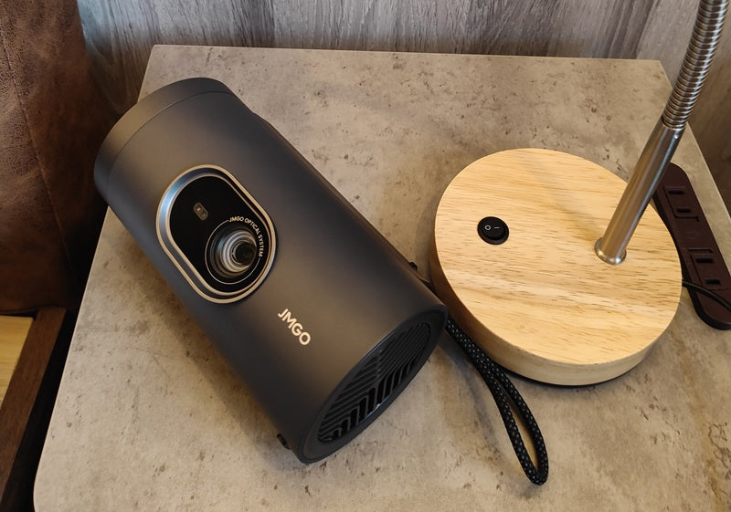 家族や仲間と集まるときの必需品！縦型対応の次世代プロジェクター、PicoPlay+で楽しい時間を丸ごと持ち運べる